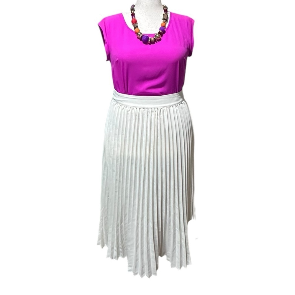 Simple Vera Vera Wang Cream Pleated Skirt Size Medium NWT